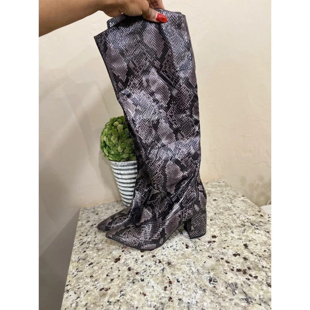 Marc Fisher Meretier Snakeskin Knee High Boots Grey‎ Black Block Heel Mens 9M - Picture 3 of 7